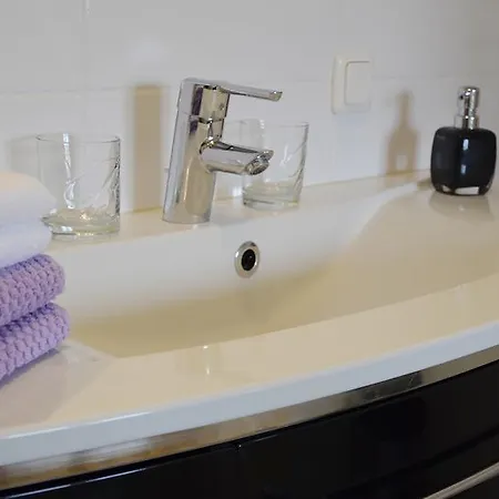 Mit Grossem Balkon Graz