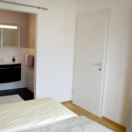 Appartement Mit Grossem Balkon *