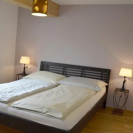 Mit Grossem Balkon Graz