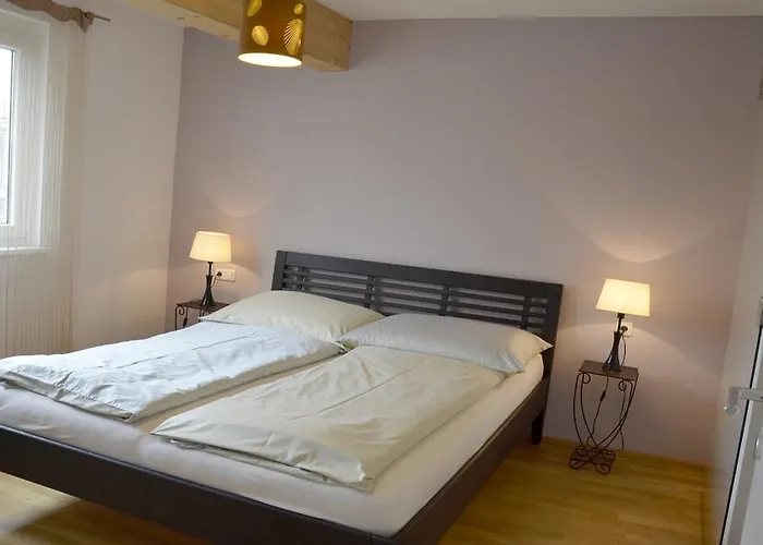 Mit Grossem Balkon Graz